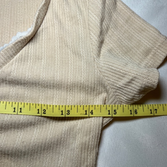 No Boundaries Women’s‎ Cream Knit Top Lace Detail Size Small - Picture 9 of 11